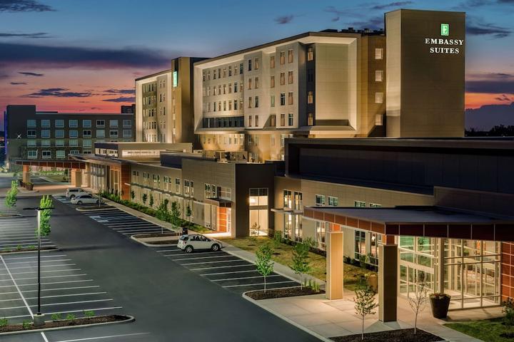 Pet Friendly Embassy Suites by Hilton Noblesville Indianapolis Convention Center