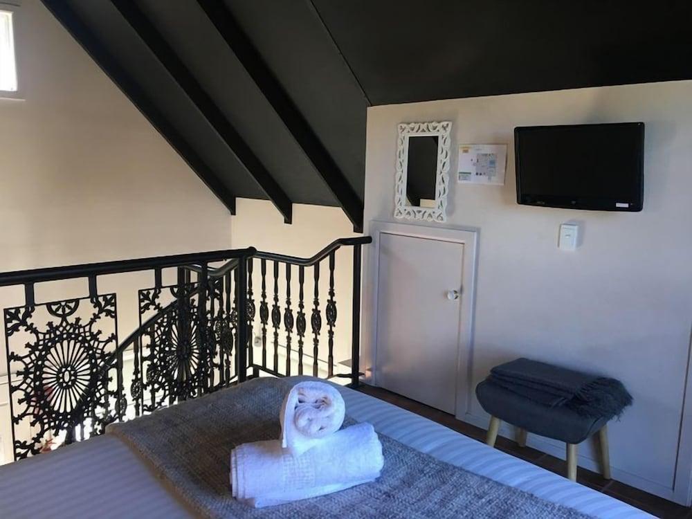 Pet Friendly Briar Rose Cottages - Silky Oa