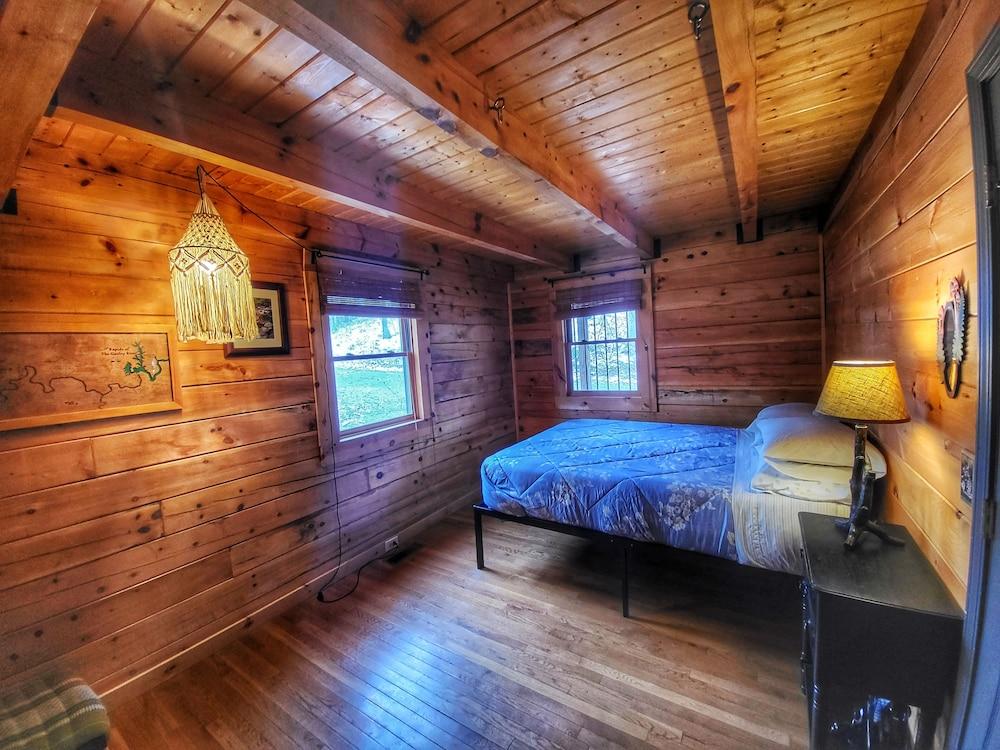 Pet Friendly New River & Gauley River Family Size Cabin