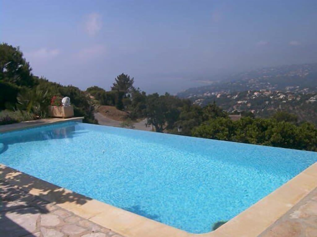 Pet Friendly Infinity Pool Villa Overlooking the Bay of St Tropez
