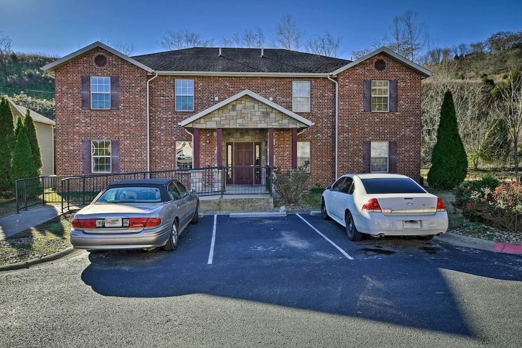 Modern Branson Condo Near Silver Dollar City Pet Policy