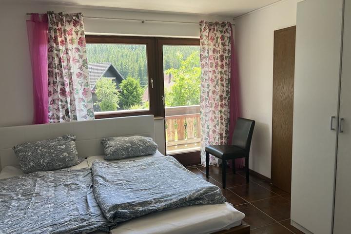 Pet Friendly Apartment with Private Bathroom & Balcony