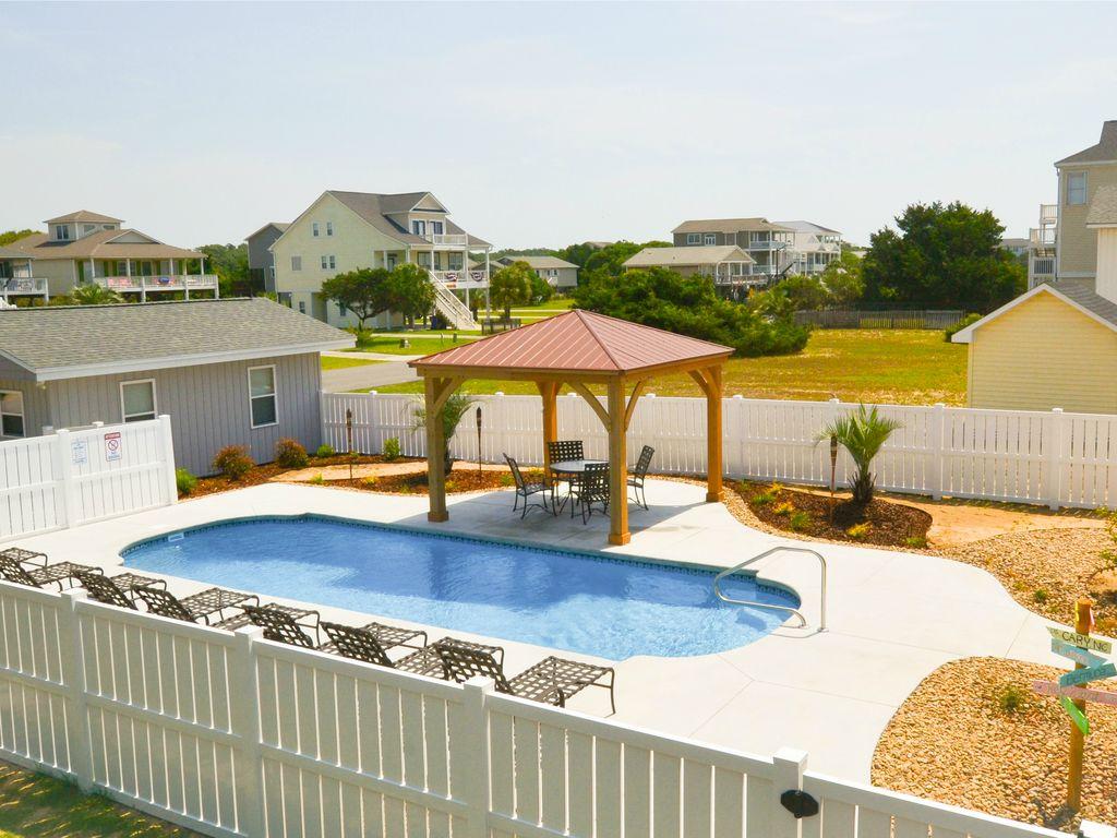 Pet Friendly Vacation Rentals In Oak Island Nc Bring Fido