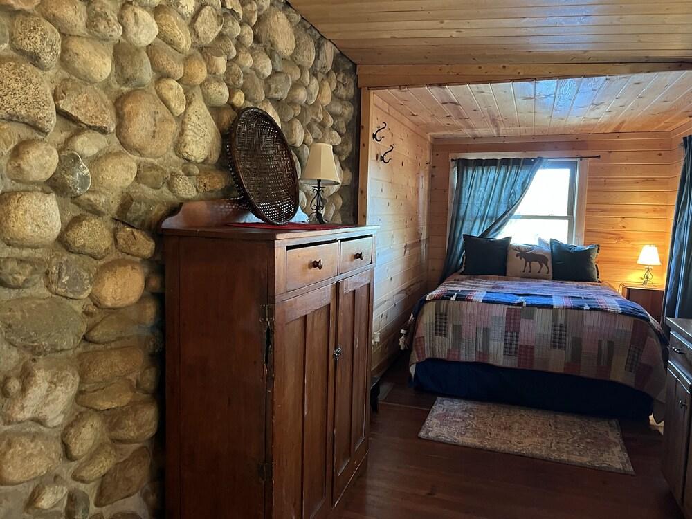 Pet Friendly Cozy Stone Cottage Overlooking Smith Lake