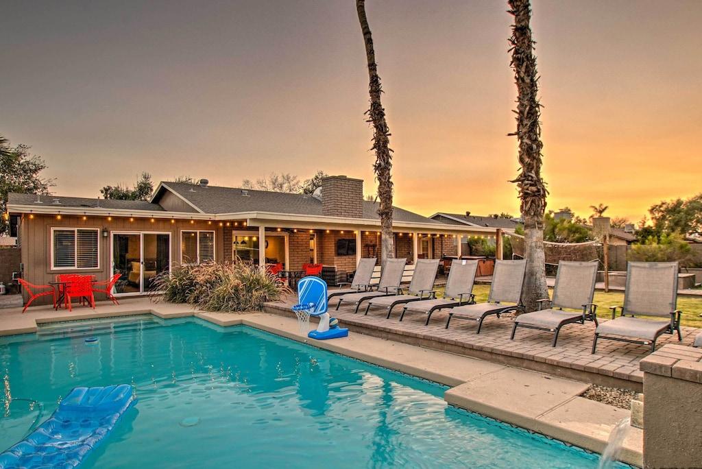 Expansive 5BR House With Putting Green Pet Policy