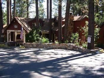 Cozy Hollow Lodge Pet Policy
