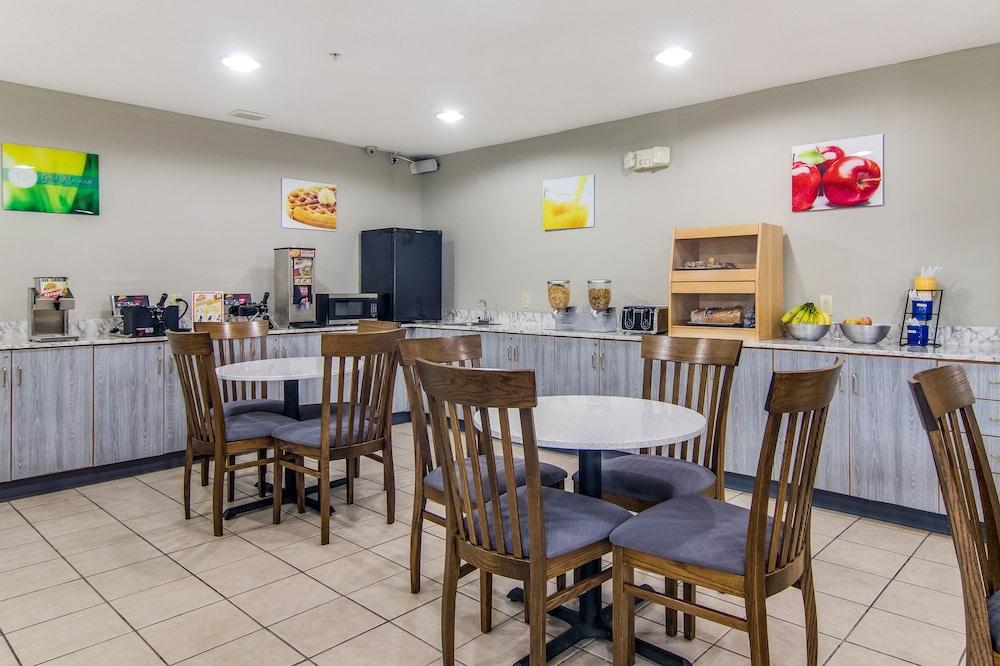 Pet Friendly Quality Inn & Suites Grove City - Outlet Mall