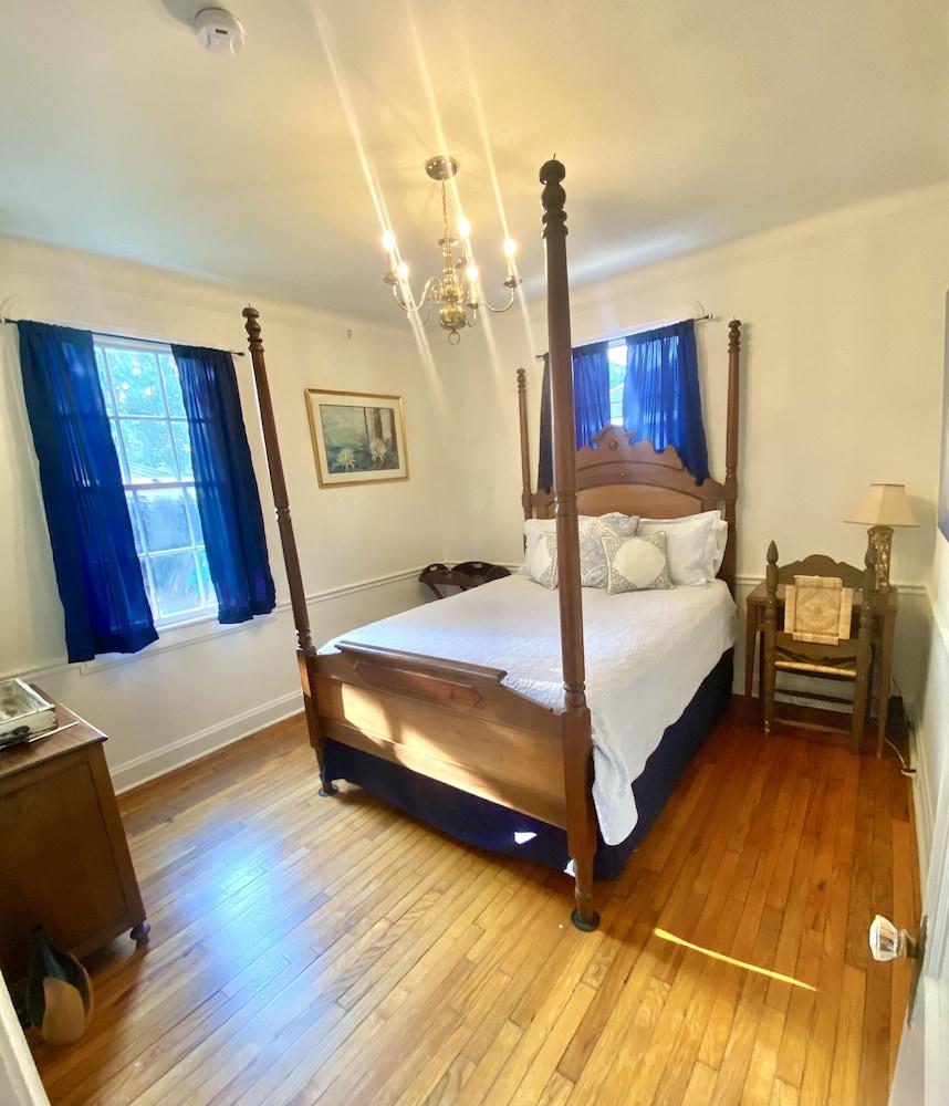 Pet Friendly Peaceful Cottage Near the French Quarter