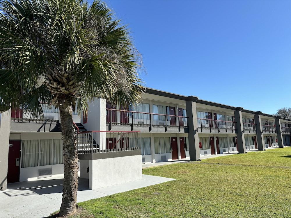 Pet Friendly Red Roof Inn Wildwood FL - The Villages