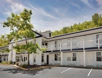 Days Inn Bar Harbor Pet Policy