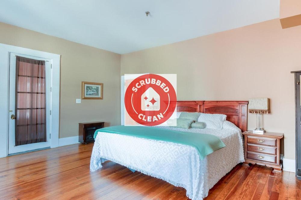 Pet Friendly Belmont Inn