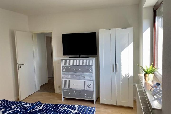 Pet Friendly Anchorage - Apartment on the Elbe Dike