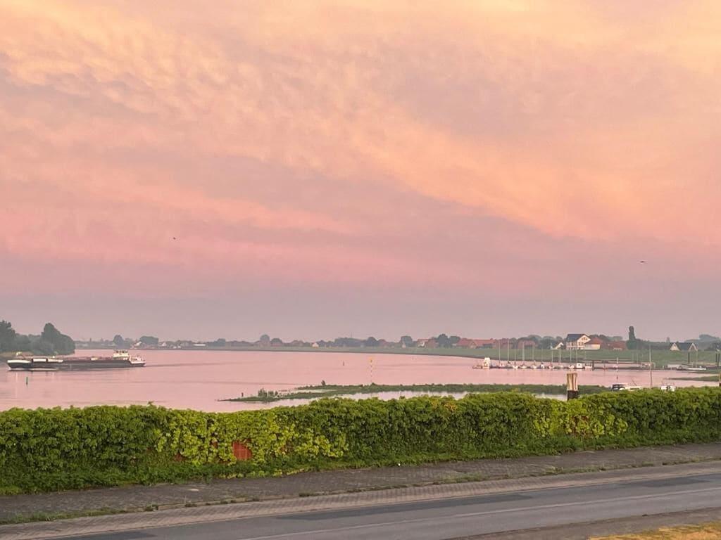 Anchorage Apartment on the Elbe Dike Pet Policy