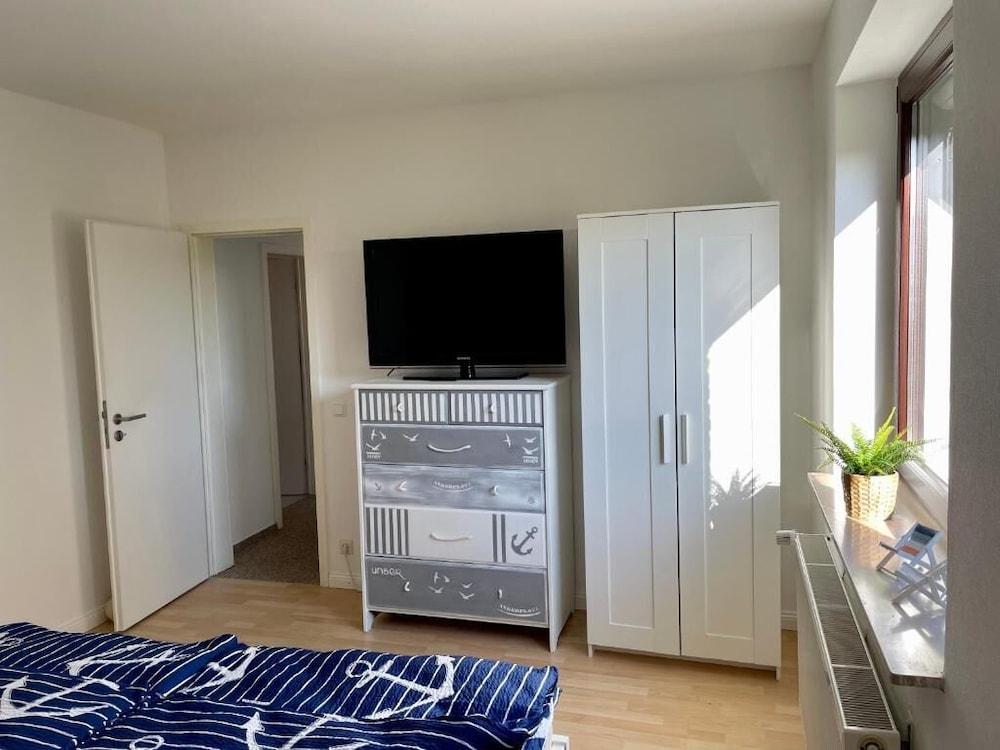 Pet Friendly Anchorage - Apartment on the Elbe Dike