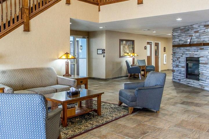 Pet Friendly Quality Inn & Suites Fort Madison Near Hwy 61