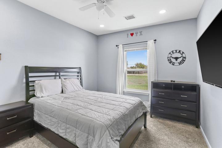 Pet Friendly Huge Home Minutes from Fort Worth