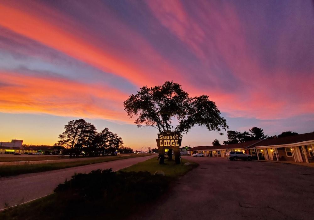 Sunset Lodge Escanaba Pet Policy