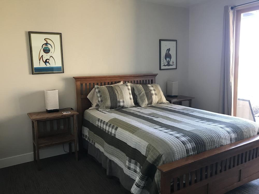 Pet Friendly 2BR Suite with Pineview Reservoir Views