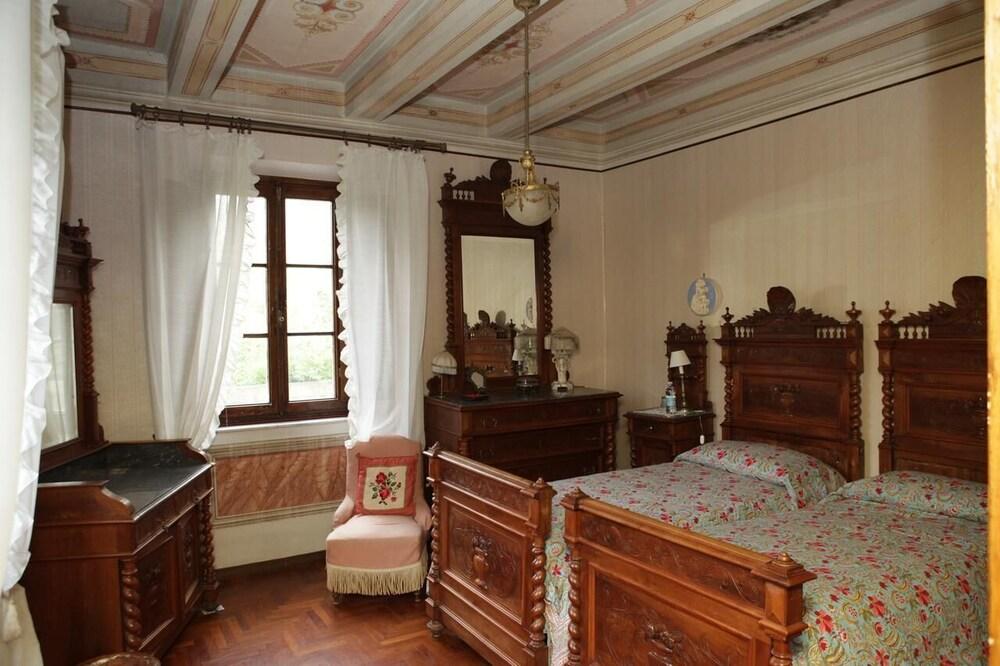 Pet Friendly 19th Century Villa with Large Garden & Panorama