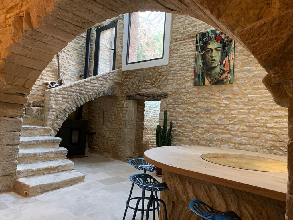 Photo of a vacation rental that welcomes dogs in Saint-Pantaleon, FR.