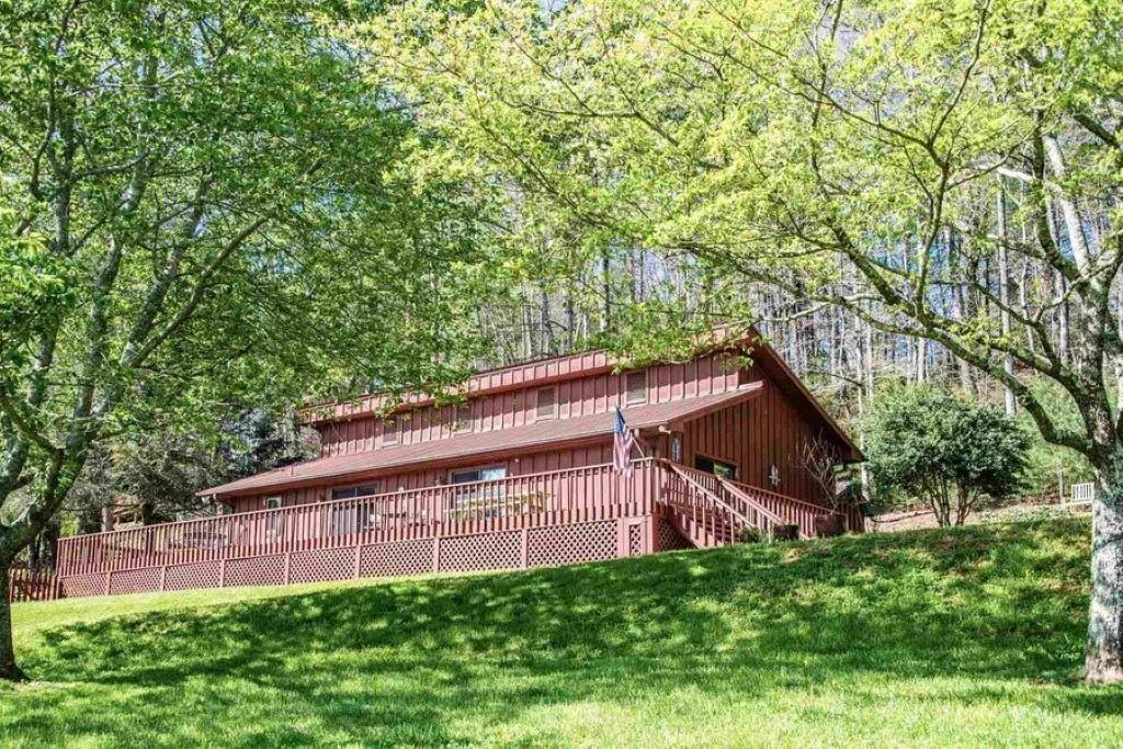 Pet Friendly The Cabin on Stonewall Creek