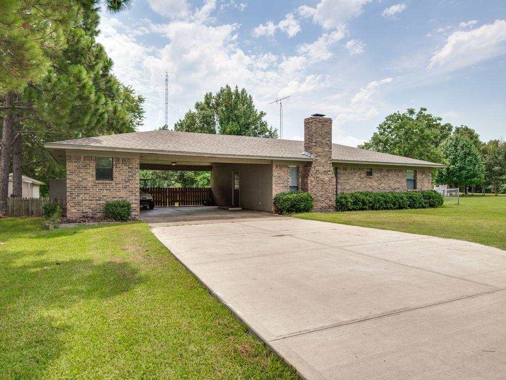 Lake Fork Waterfront Property with Boat House Pet Policy