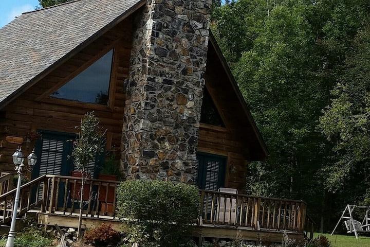 Pet Friendly The Robin a Sweet Cabin at Pipestem Place