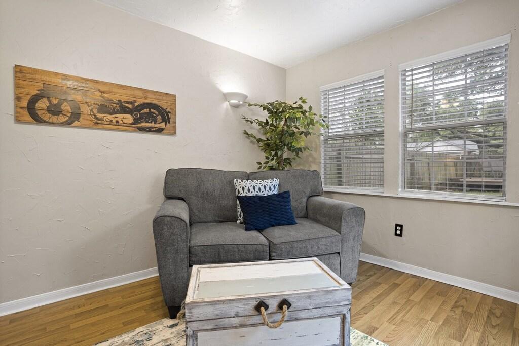 Contemporary 3BR Ranch in S Central Austin Pet Policy