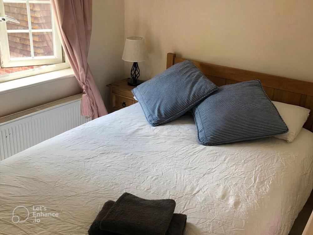 Pet Friendly Double Room in Shared Cottage