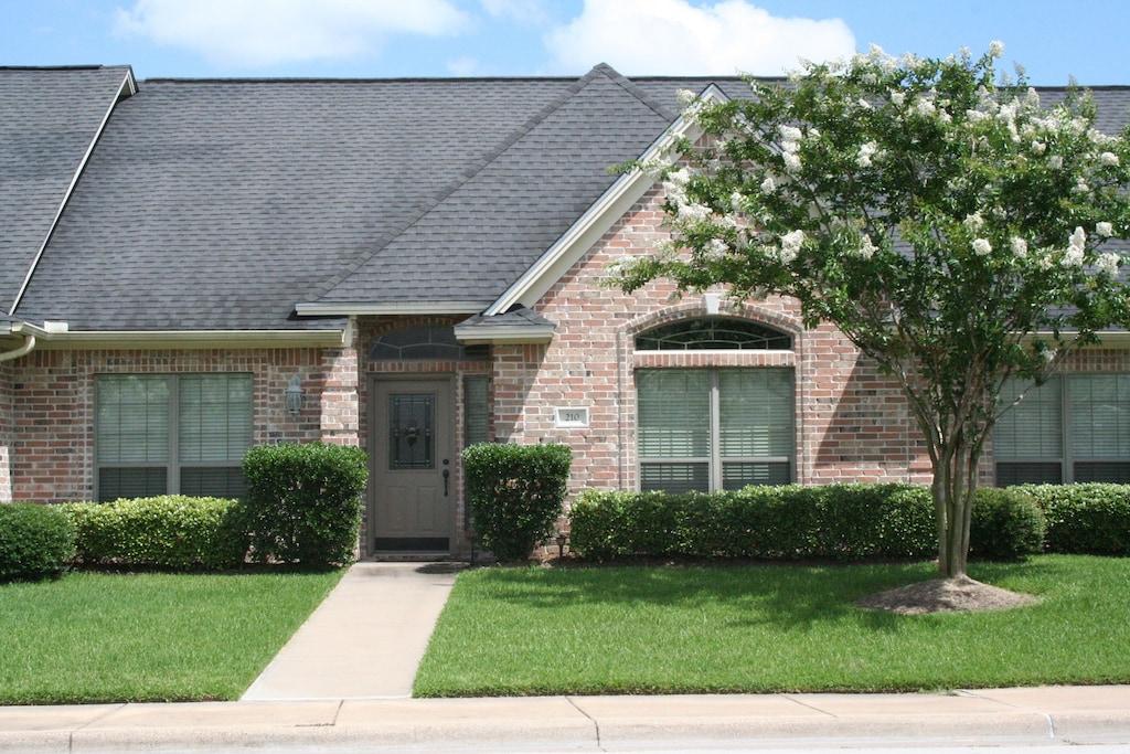 High Style with Peaceful Patio Pet Policy