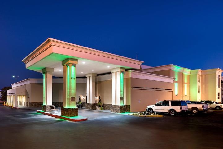 Pet Friendly Holiday Inn Hotel & Suites Oklahoma City North an IHG Hotel