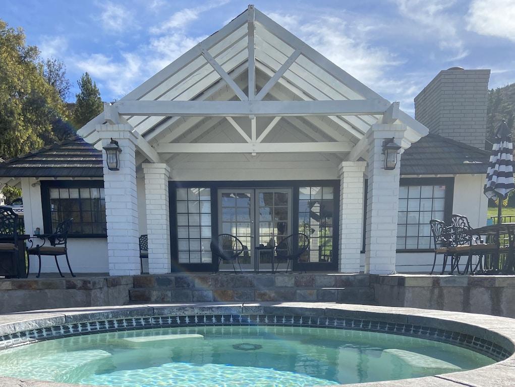 The Pool House at Olive Hill Ranch Pet Policy