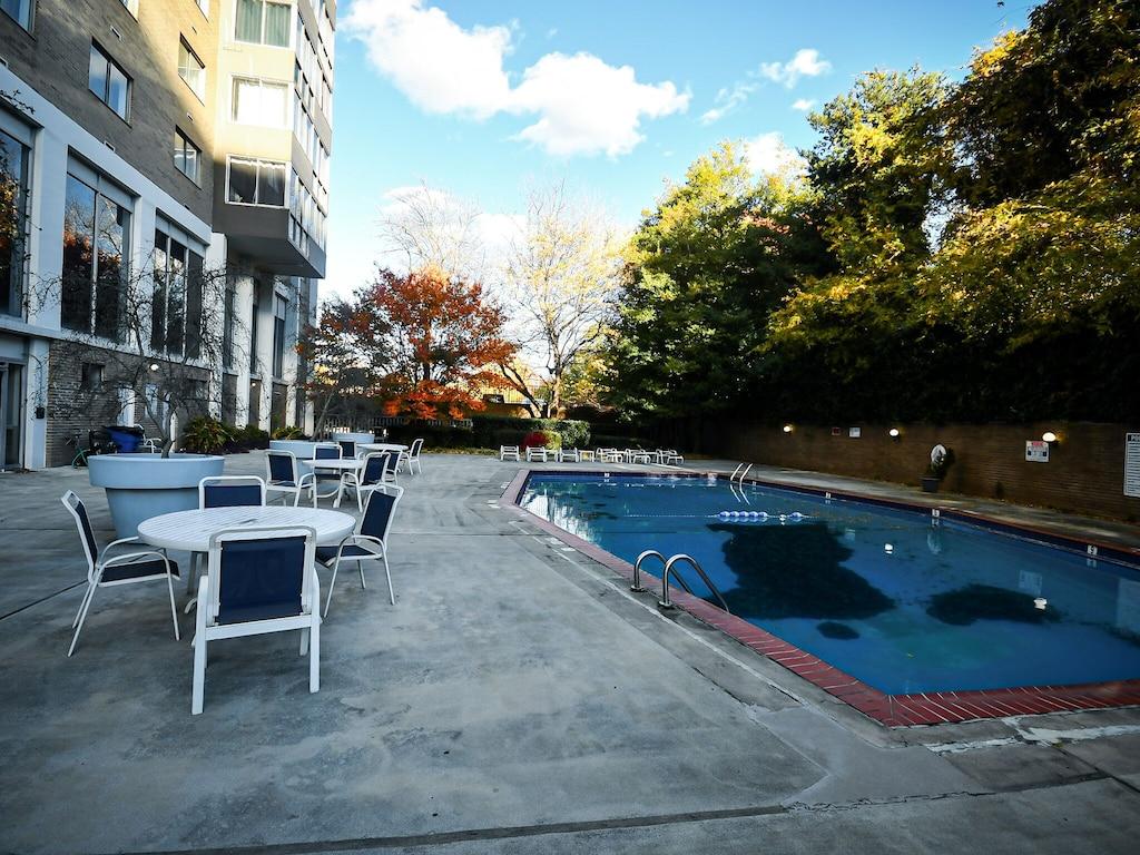 Pet Friendly Perfect Downtown 2BR Condo with Cali King