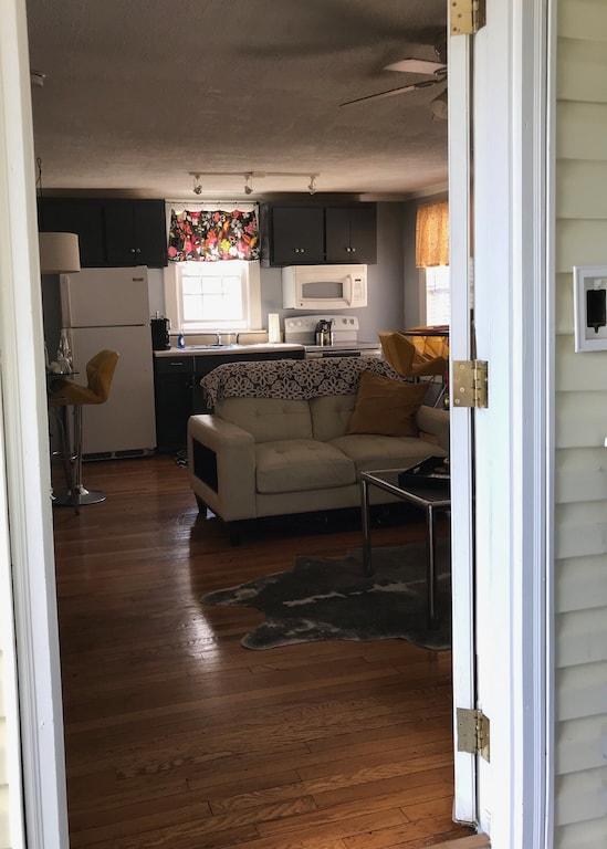 Perry's on the Hill Pet Policy