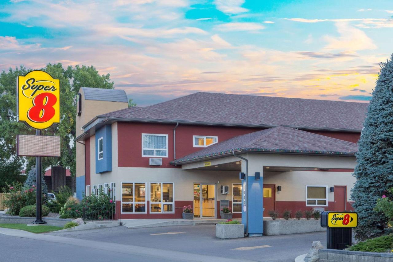 Pet Friendly Super 8 by Wyndham Lethbridge