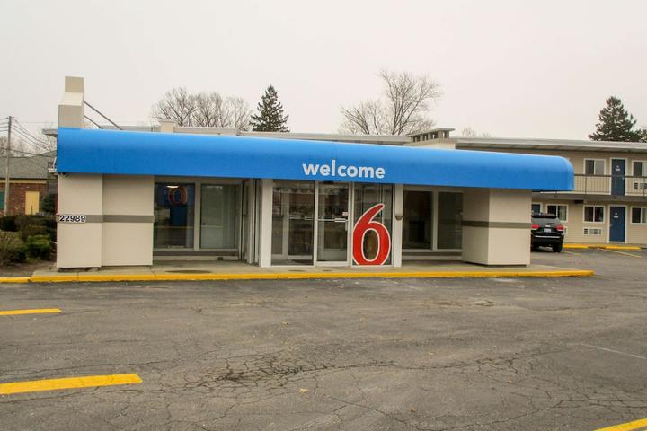 Pet Friendly Motel 6 North Olmsted OH - Cleveland