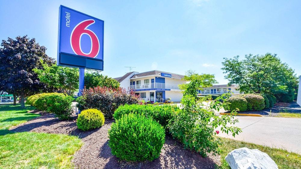 Pet Friendly Motel 6-Windsor Locks CT - Hartford