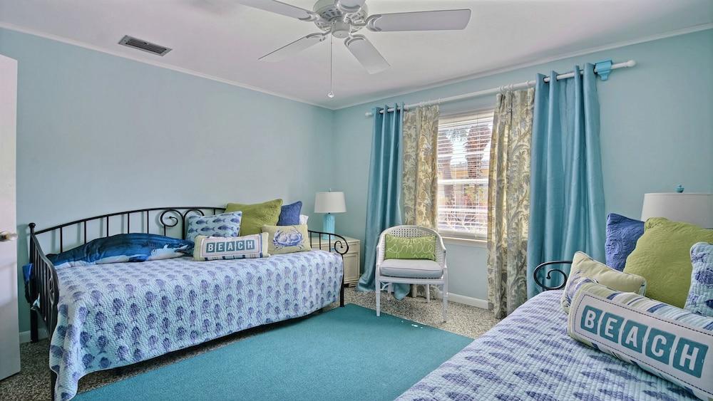 Pet Friendly Coral Cottage at South Beach