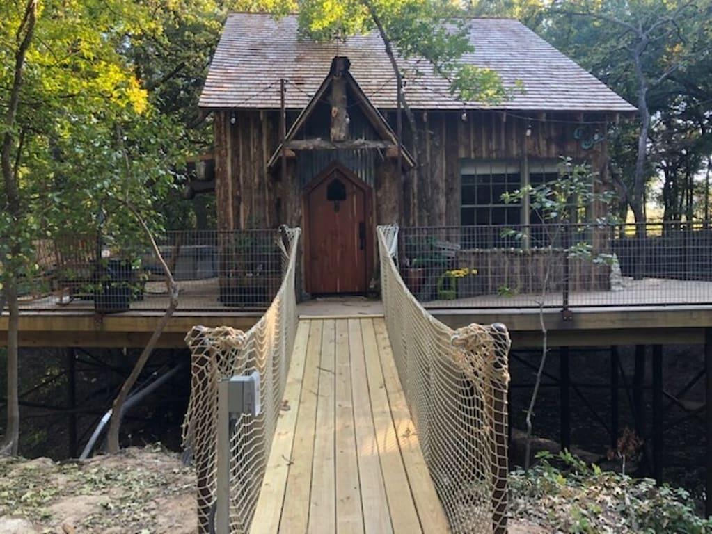 Pet Friendly Hobbit Treehouse