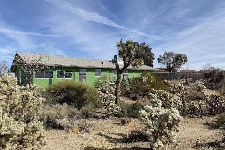 Pet Friendly Desert Oasis with Hot Tub & View