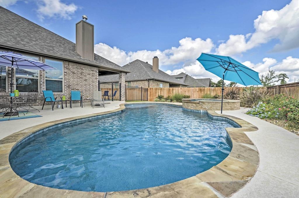 Pet Friendly Deluxe Family Getaway with Private Pool