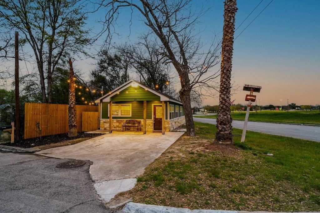 River Bungalow Near Comal Tubing Pet Policy