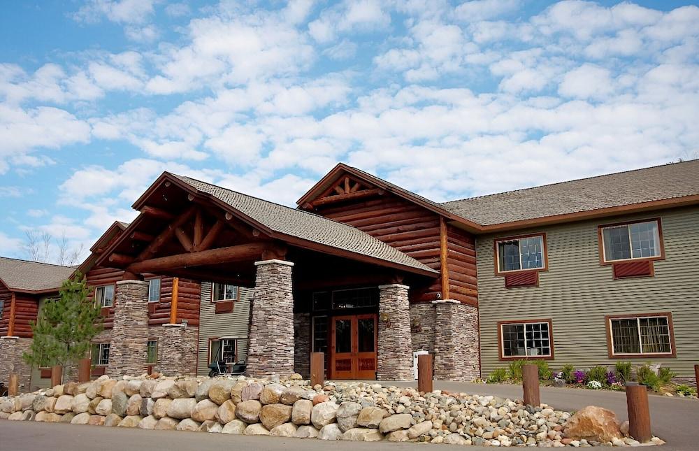 Pet Friendly Whitefish Lodge and Suites