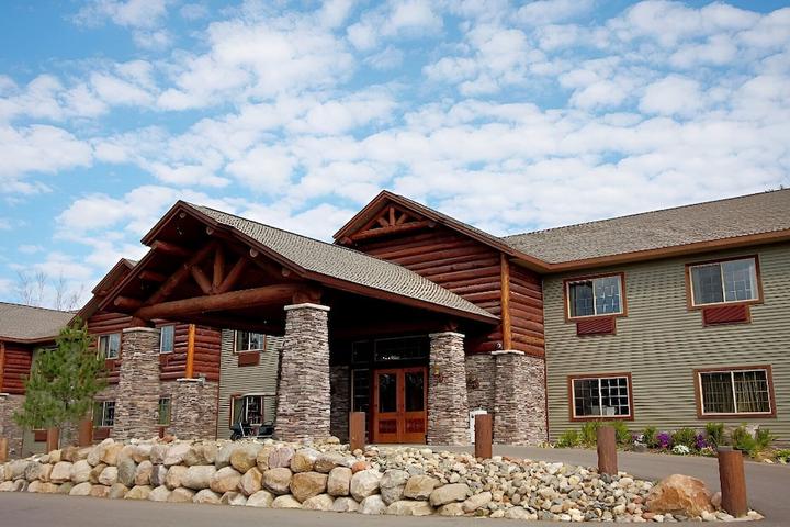 Pet Friendly Whitefish Lodge and Suites