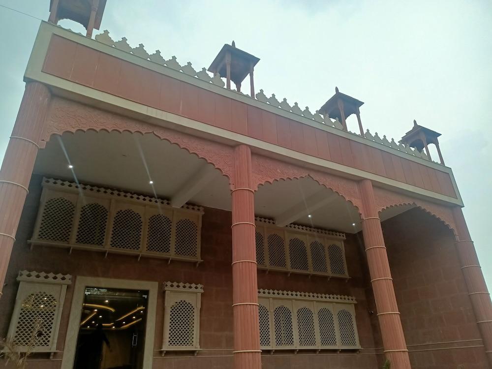 Pet Friendly Hotel Rajwada Palace