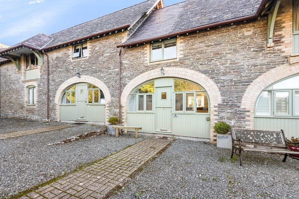 Pet Friendly The Ideal Rural Devon Retreat for Two in Noss Mayo