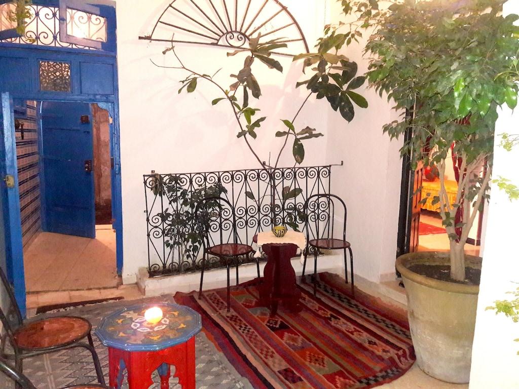 2/1 Tunis Apartment with Terrace Pet Policy
