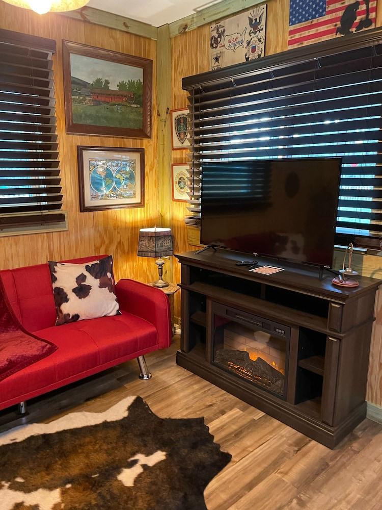 Pet Friendly Cottage Americana at Coco Ranch