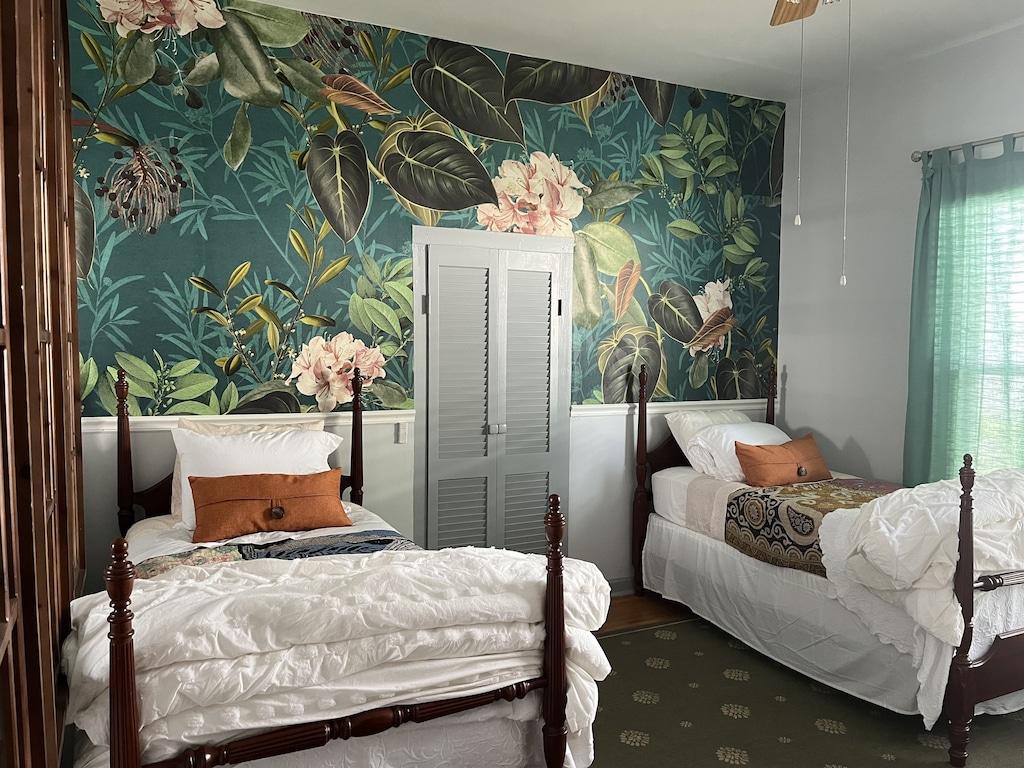 Historic Home in Downtown Clarksville Pet Policy