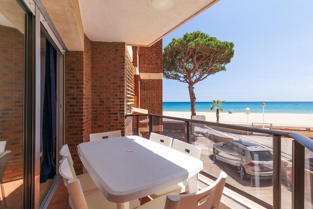 Beachfront Family Apartment in Cambrils Pet Policy